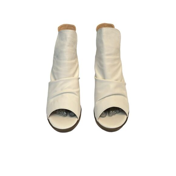 GC Shoes White Vegan Leather Susana Slip On Peep Toe Block Heels Size 8.5 NWT - Picture 2 of 7